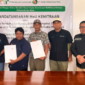 Penandatanganan MoU BUMDes di Kembang Janggut dengan Perusahaan swasta, didampingi DPMD Kukar. (Foto: Ist)