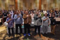 Anggota DPRD Kaltim Sigit Wibowo bersama Anggota Komisi II DPR RI Edi Oloan Pasaribu, serta lainnya pada Sosialisasi dan Pendidikan Pemilih Kedua dalam rangka Persiapan dan Pasca Pemilihan Tahun 2024. (Foto: Humas Sekretariat DPRD Kaltim)