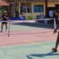 Olahraga Pickleball yang sedang dimainkan oleh para pelajar. (Foto : Ist)