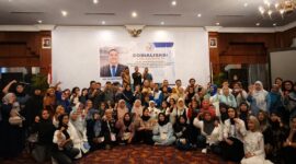 Potret foto bersama Anggota DPR RI, Edi Oloan Pasaribu bersama peserta Sosialisasi 4 Pilar Kebangsaan. (Foto: Ist)