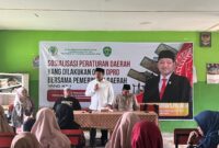 Anggota DPRD Kaltim, Fuad Fakhruddin saat menggelar sosper di Loa Buah, Sungai Kunjang, Samarinda. (Foto: Ist)