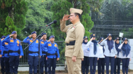 Tabur bunga di Taman Makam Pahlawan (TMP) Bukit Biru, Minggu (10/11/2024). (Foto: Ist)
