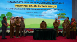 Pemerintah Kabupaten (Pemkab) Kutai Kartanegara (Kukar) menerima penghargaan Peringkat Terbaik 1 dalam Aksi Konvergensi Percepatan Penurunan Stunting se-Kalimantan Timur, Senin (18/11/24). (Foto: Ist)