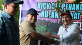 Kick Off penanaman hutan rakyat dan penghijauan lingkungan di Desa Loh Sumber, Loa Kulu, Selasa (12/11/24). (Foto: Ist)