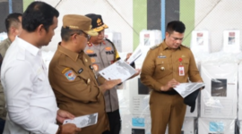 Penjabat Bupati Kukar, Bambang Arwanto, bersama Forkopimda Kukar mendampingi Penjabat (Pj) Gubernur Kaltim, Akmal Malik, serta Kapolda Kaltim Irjen Pol Nanang Avianto dalam peninjauan persiapan Pilkada di Kutai Kartanegara, Selasa (19/11). (Foto: Ist)