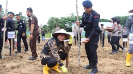 Anggota DPRD Kaltim, Sayid Muziburrachman bersama Kapolda Kaltim dan Pangdam VI/ Mulawarman saat Lounching Gugus Tugas Polri dalam rangka mendukung ketahanan pangan. (Foto: Humas Sekretariat DPRD Kaltim)