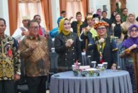 Norhayati Usman (kanan), Sekertaris DPRD Kaltim. (Foto: Humas Sekretariat DPRD Kaltim)