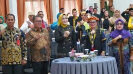 Norhayati Usman (kanan), Sekertaris DPRD Kaltim. (Foto: Humas Sekretariat DPRD Kaltim)
