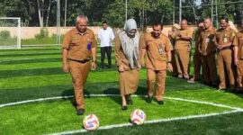 Suasana peresmian lapangan mini soccer di DPRD Kaltim. (Foto : Ist)