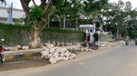Kawasan area Stadion Gelora Kadrie Oening yang sedang diperbaiki. (Foto : RD)