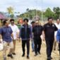 Wakil Ketua DPRD Kaltim, Ekti Imanuel tinjau lokasi field trip PEDA XI KNTI pada Rabu (23/04/2025). (Foto: Ist)