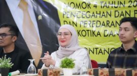 Sosialisasi Perda Anggota Komisi II DPRD Kaltim, Shemmy Permata Sari pada Minggu (13/4/2025) di Ballroom Hotel Tiara Surya, Bontang Utara. (Foto: Ist)