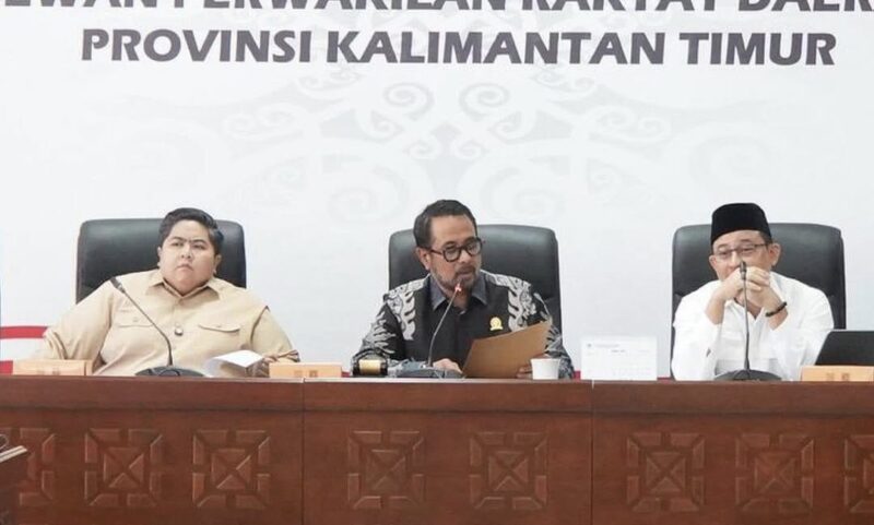 Rapat Dengar Pendapat (RDP) lanjutan terkait insiden penabrakan Jembatan Mahakam 1 di Gedung E Kantor DPRD Kaltim, Pada Rabu (16/04/2025) (Foto : Humas Sekretariat DPRD Kaltim)

 