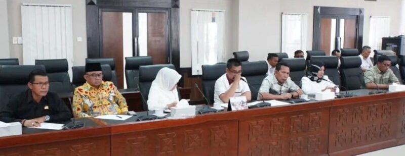 Komisi IV DPRD Kaltim menggelar Rapat Dengar Pendapat (RDP) pada Senin (21/04/2025) (Foto : Humas Sekretariat DPRD Kaltim)