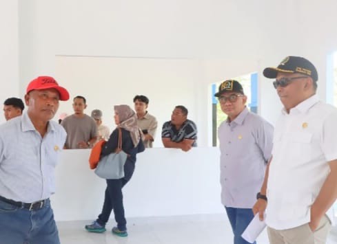 Pansus LKPj DPRD Kaltim Tinjau Proyek Pembangunan Sekolah di PPU, Selasa (6/5/2025). (Foto: Ist)