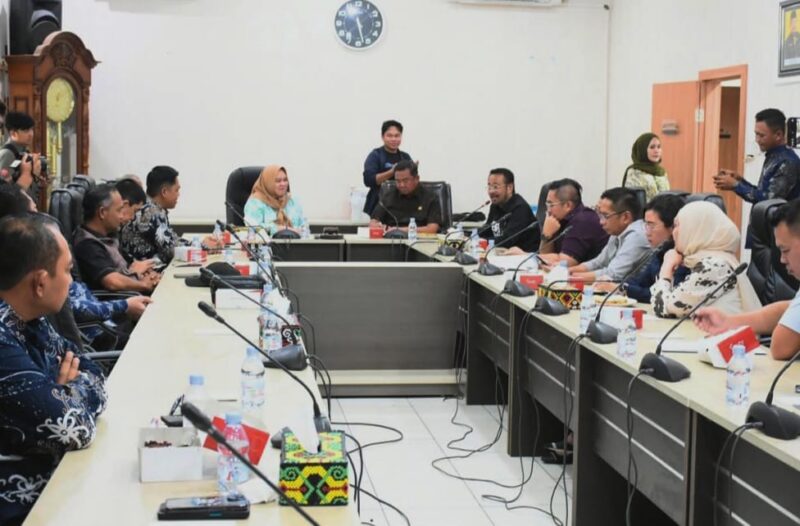 Kunjungan Kerja Komisi II DPRD Kaltim ke DPRD Kota Balikpapan, Kamis (15/5/2025) (Foto : Humas Sekretariat DPRD Kaltim)