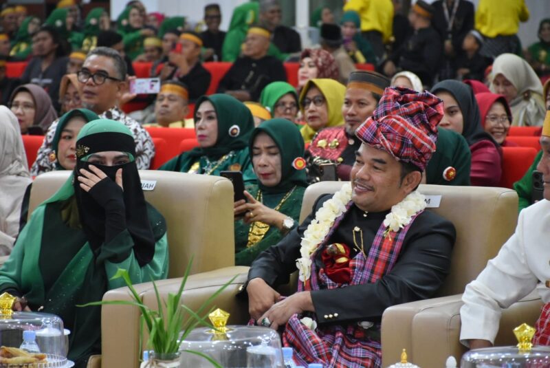 Hasanuddin Mas'ud Dapat Gelar Kehormatan dari Kerukunan Keluarga Mandar. (Foto: Ist)