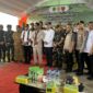 H. Baba dan Baharuddin Muin saat dampingi kunker Mentan RI, Andi Amran Sulaiman ke Desa Gunung Mulia. (Foto: Ist)