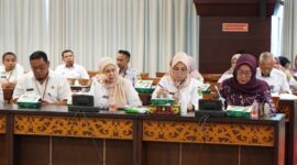 Sekretaris DPRD Kaltim, Norhayati Usman Hadiri Rapat Pengendalian Pekerjaan APBD 2025. (Foto: Ist)