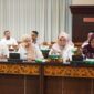 Sekretaris DPRD Kaltim, Norhayati Usman Hadiri Rapat Pengendalian Pekerjaan APBD 2025. (Foto: Ist)