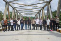 DPRD KALTIM saat monitoring pembangunan jalan penghubung Tering-Ujoh Bilang, pada Selasa, (20/5) (Foto : Humas Sekretariat DPRD Kaltim)