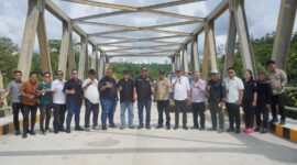 DPRD KALTIM saat monitoring pembangunan jalan penghubung Tering-Ujoh Bilang, pada Selasa, (20/5) (Foto : Humas Sekretariat DPRD Kaltim)