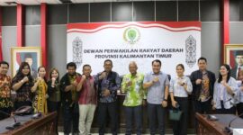 Sekretariat DPRD Provinsi Kaltim menerima kunjungan kerja dari DPRD Kabupaten Kutai Barat. (Foto: Humas Sekretariat DPRD Kaltim)