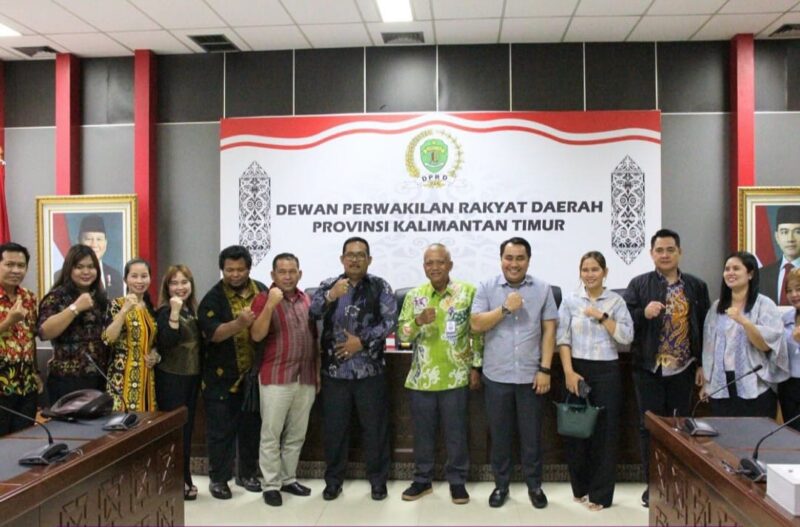 Sekretariat DPRD Provinsi Kaltim menerima kunjungan kerja dari DPRD Kabupaten Kutai Barat. (Foto: Humas Sekretariat DPRD Kaltim)