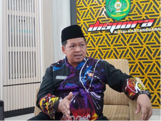 Kepala Dispora Kukar, Aji Ali Husni. (Foto: Ist)