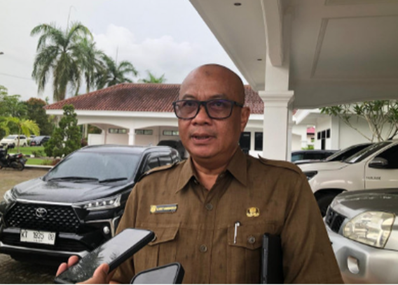 Kepala DLHK Kukar, Slamet Hadiraharjo. (Foto: Ist)