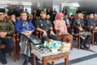 Sekretaris Komisi IV DPRD Kaltim, Darlis Pattalongi, turut hadir dalam upacara peringatan Hardiknas 2025. (Foto: Ist)