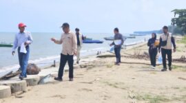 Pansus LKPj DPRD Kaltim tinjau proyek pengaman Pantai Tanjung Jumlai, PPU. (Foto: Ist)