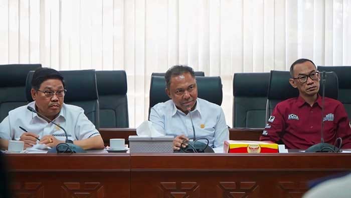 RDP terkait sengketa lahan antara Sutarno dan PT IBP, Senin (26/5). (Foto : Humas Sekretariat DPRD Kaltim)