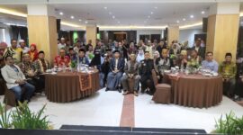 Foto bersama pasca Musyawarah Wilayah KKMSB Kaltim di Hotel Grand Verona, Samarinda, Sabtu (24/5) malam. (Foto : Humas Sekretariat DPRD Kaltim). (Foto: Ist)