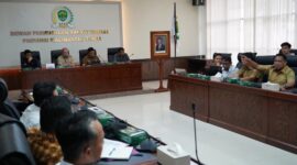 Komisi III DPRD Kaltim gelar RDP mengenai bencana longsor yang terjadi di KM 28 Desa Batuah. (Foto: Ist)