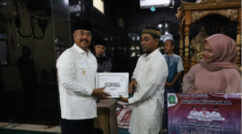 Bupati Kutai Kartanegara (Kukar) Edi Damansyah datang berkunjung sekaligus bersilahturahmi dengan masyarakat di Masjid Al – Ikhlas Desa Bunga Jadi Kecamatan Muara Kaman. (Foto: Ist)