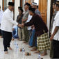 Bupati Kutai Kartanegara (Kukar) Edi Damansyah datang mengunjungi Masjid At-Taqwa Blok A Dusun Panji dan bersilahturahmi dengan masyarakat Desa Manunggal Daya, Kecamatan Sebulu. (Foto: Ist)