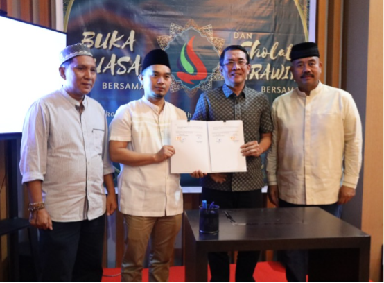 Edi Damansyah saat memberikan arahan usai menyaksikan Penandatanganan MoU PT. MGRM Kukar dengan PT Danapati Mulia dan PT Sarana Inti Sinergi Bertempat di Kantor PT. MGRM Kukar. (Foto: Ist)