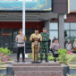 Bupati Kutai Kartanegara, Edi Damansyah pimpin apel gelar pasukan Operasi Ketupat Mahakam Tahun 2025 bersama dengan Polres Kukar. (Foto: Ist)