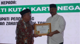 Bupati Kutai Kartanegara (Kukar) Edi Damansyah membuka Kukar Berzakat Tahun 2025. (Foto: Ist)