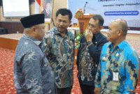 Sekda Kukar Sunggono bersama seluruh Kepala Daerah Se Kalimantan Timur menyerahkan Laporan Keuangan Pemerintah Daerah (LKPD) Unaudited Tahun Anggaran (TA) 2024. (Foto: Ist)