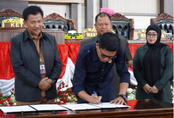 Sekda Hadiri Rapat Paripurna DPRD Agenda Rekomendasi DPRD Atas LKPJ Bupati Kukar Tahun Anggaran 2024. (Foto: Ist)