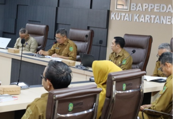 Asisten III Administrasi Umum Sekretariat Daerah Kabupaten Kutai Kartanegara (Kukar) Dafip Haryanto membuka kegiatan Musyawarah Perencanaan Pembangunan (Musrenbang) Tematik. (Foto: Ist)