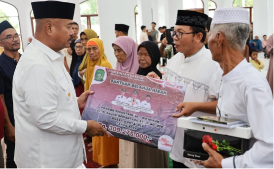 Bupati Kukar, Edi Damansyah kunjungan silaturahmi Ramadhan Pemkab Kukar, kali ini ke dua Kecamatan wilayah hulu, yakni Kota Bangun Darat dan Muara Muntai. (Foto: Ist)