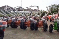 Bupati Kutai Kartanegara (Kukar) Edi Damansyah menyerahkan bantuan alat dan mesin pertanian (Alsintan) dan menandatangani MoU kolaborasi dengan TNI. (Foto: Ist)