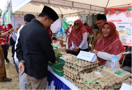 kegiatan Ketahanan Pangan gelar Gerakan Pangan Murah (GPM) dalam rangka menekan inflasi di Kukar. (Foto: Ist)