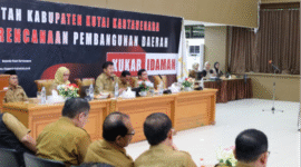 Sekretaris Daerah (Sekda) Kabupaten Kutai Kartanegara (Kukar) Sunggono pimpin Rapat Koordinasi Pengendalian (Rakordal) Pelaksanaan Pembangunan Caturwulan I Tahun 2025. (Foto: Ist)