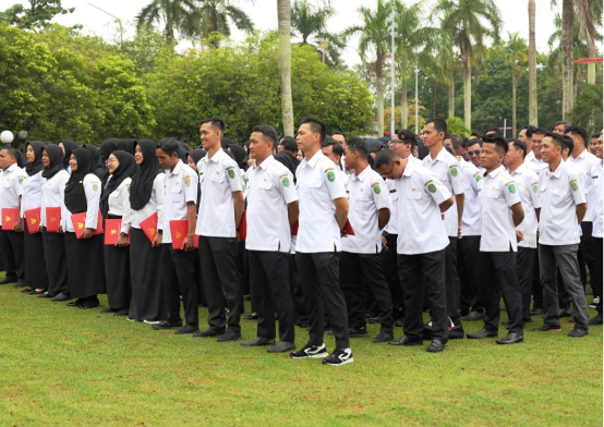 Sekda Kukar Serahkan SK 166 PPPK Sekretariat Daerah. (Foto: Ist)