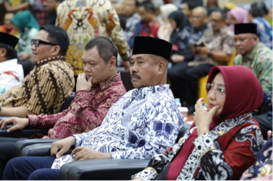 LHP BPK RI atas LKPD tahun 2024 yang diserahkan Kepala BPK RI perwakilan Kaltim, Mochammad Suharyanto diterima Bupati Kukar Edi Damansyah di Auditorium Nusantara BPK Kaltim Samarinda. (Foto: Ist)