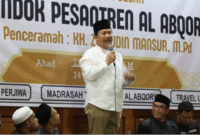 Sekda Kabupaten Kutai Kartanegara (Kukar) Dr. H Sunggono melepas secara simbolis rombongan distribusi Akbar seri ke-80 Pasukan Amal Sholeh (PASKAS) Kukar kepada Pondok, Panti, Rumah Tahfidz. (Foto: Ist)